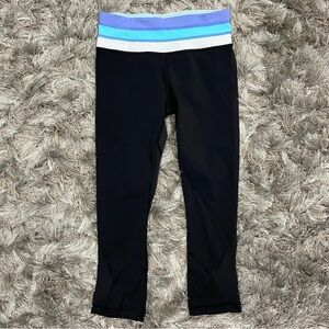 Lululemon Women Black and Multicoloured Waistband Cropped Leggings. Size 4.